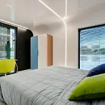 Dom Na Wodzie - Flohotel 4*