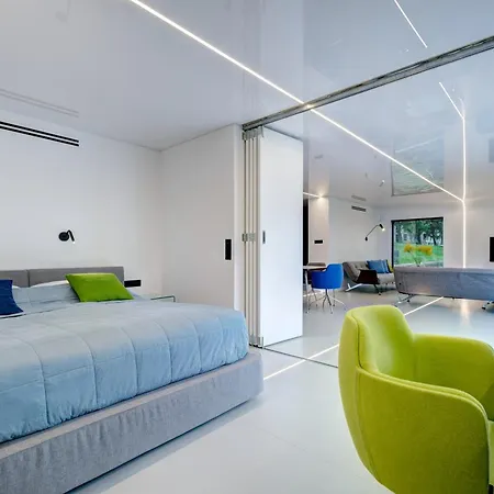 Dom Na Wodzie - Flohotel 4*