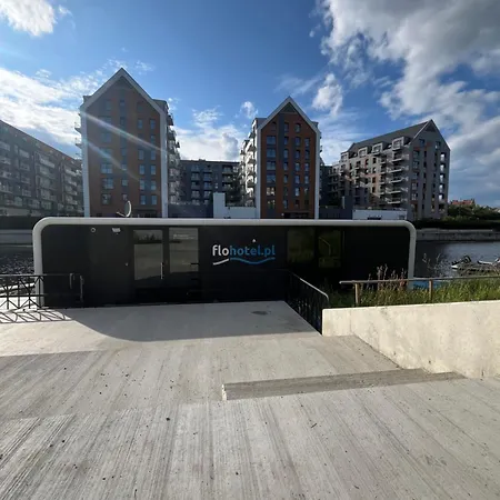 Dom Na Wodzie - Flohotel