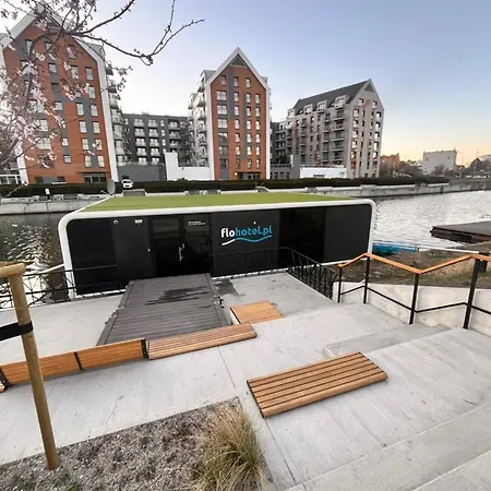 Dom Na Wodzie - Flohotel 4*