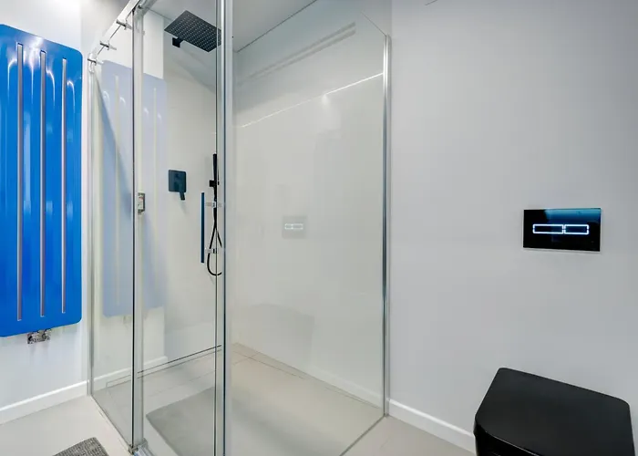 Dom Na Wodzie - Flohotel Daire 4*