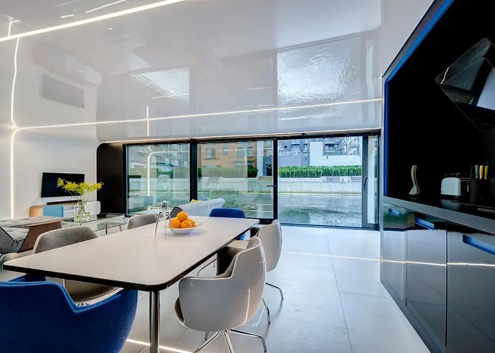 Dom Na Wodzie - Flohotel Daire