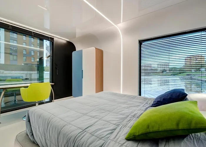 Dom Na Wodzie - Flohotel 4*