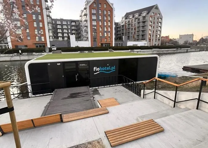 Dom Na Wodzie - Flohotel 4*