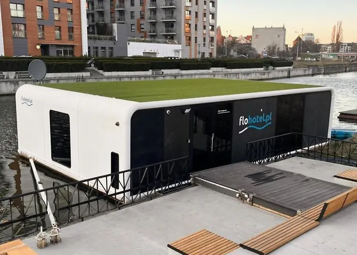 Dom Na Wodzie - Flohotel Daire